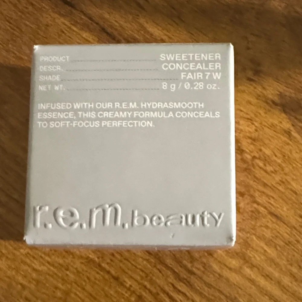 REM beauty Sweetener Concealer - Fair 7W new in box!
